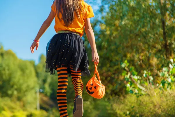 Święto Halloween Dziewczynka Kostiumie Wybiórcze Skupienie Dzieciaku — Zdjęcie stockowe