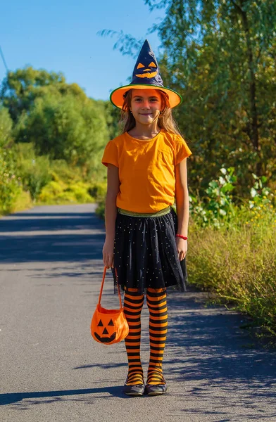 Święto Halloween Dziewczynka Kostiumie Wybiórcze Skupienie Dzieciaku — Zdjęcie stockowe