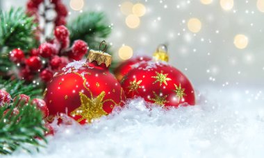 Kar ve dekorlu Noel kartları. Seçici odaklanma. Yeni Yıl.