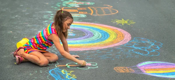 Child Draws Chalk Asphalt Selective Focus Kid — Stock Photo, Image
