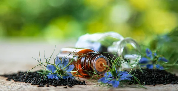 Schwarzkümmelöl Einer Flasche Selektiver Fokus Natur — Stockfoto