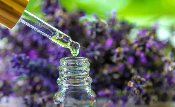 Ätherisches Lavendelöl Einer Flasche Selektiver Fokus Natur — Stockfoto