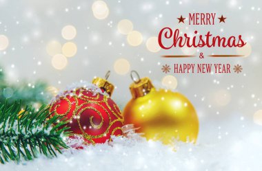 Kar ve dekorlu Noel kartları. Seçici odaklanma. Yeni Yıl.