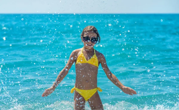 Child Splashes Water Sea Selective Focus People — Photo