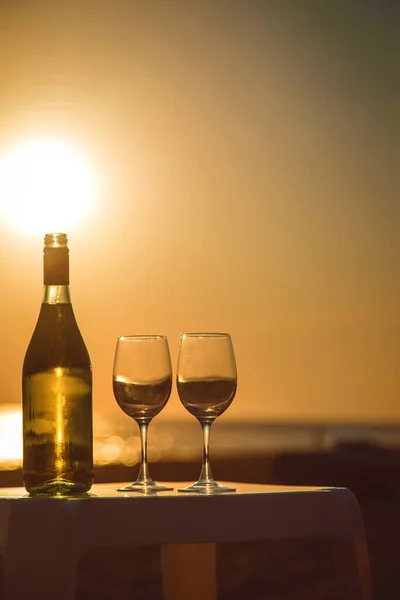 Wine Glasses Sunset Beach Selective Focus Nature — ストック写真