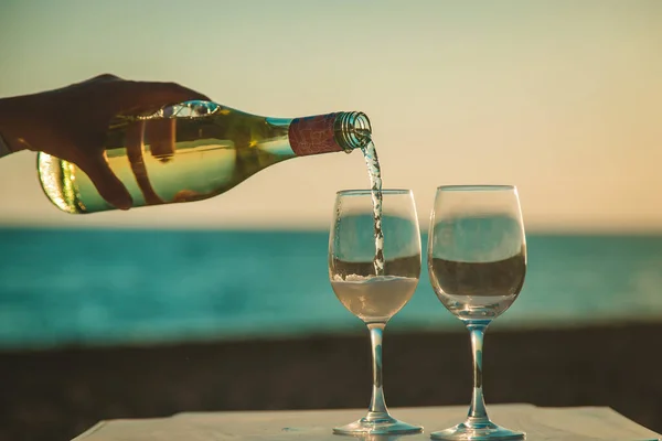 Wine Glasses Sunset Beach Selective Focus Nature — ストック写真