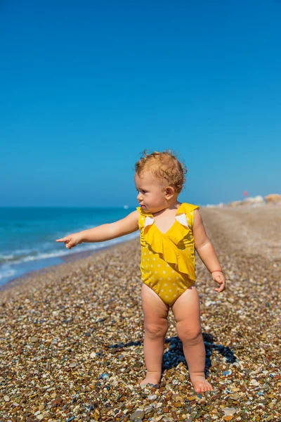 Baby Sitting Beach Sea Selective Focus Kid — Fotografia de Stock