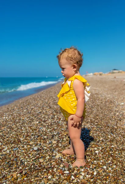 Baby Sitting Beach Sea Selective Focus Kid — стоковое фото