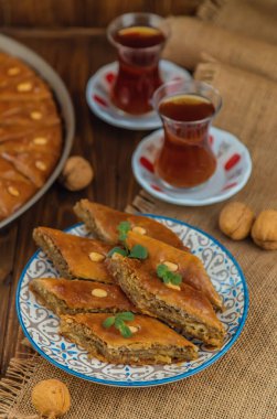Masada Baklava, Türk bardaklarında çay. Seçici odak.