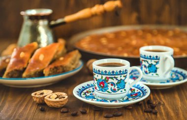 Masada Baklava ve Türk kahvesi. Seçici odak.