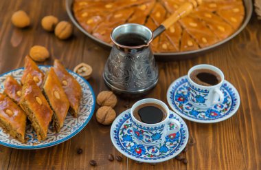 Masada Baklava ve Türk kahvesi. Seçici odak.