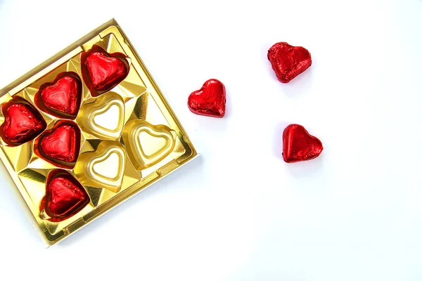 Kalpli şeker kutusu. Sevgililer Günü. Seçici odak. — Stok fotoğraf