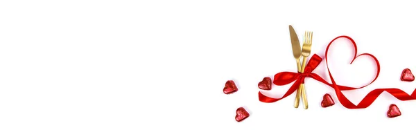 Fondo aislar con corazones cena romántica. Día de San Valentín. Enfoque selectivo. — Foto de Stock