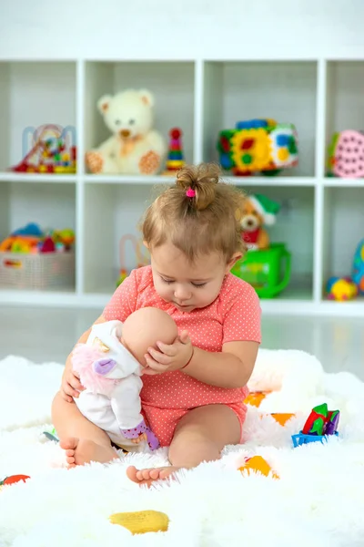Baby Speelt Met Speelgoed Haar Kamer Selectieve Focus Kind — Stockfoto