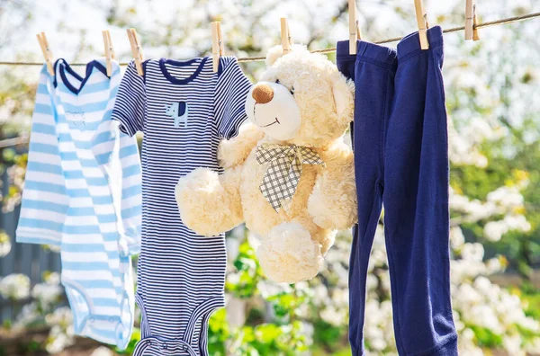 Ropa Los Niños Seca Afuera Enfoque Selectivo Naturaleza —  Fotos de Stock