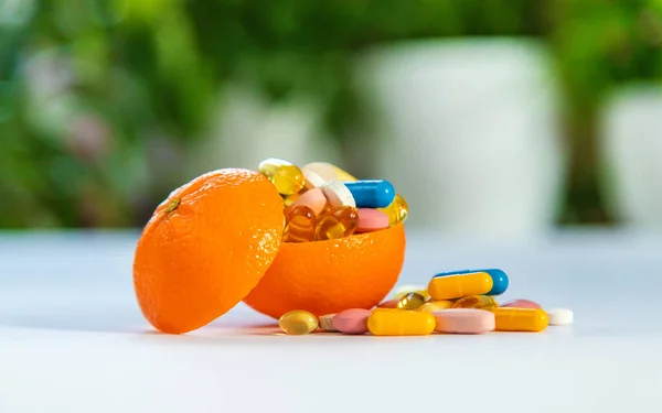 Χάπια Και Φάρμακα Πορτοκάλι Επιλεκτική Εστίαση Φύση — Φωτογραφία Αρχείου