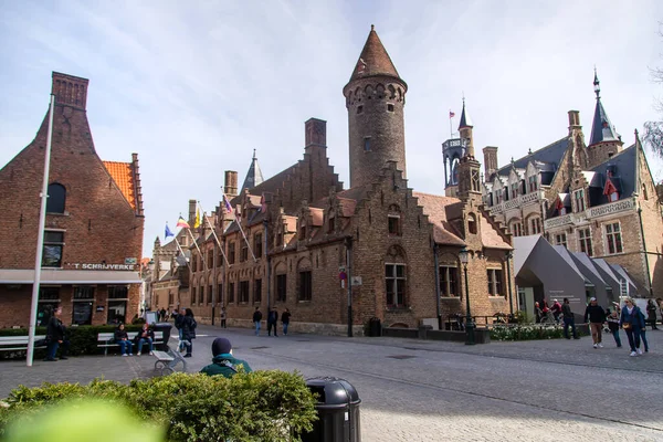 Bruges Belçika - 23 Nisan 2022 Baharda. Seçici odaklanma. Doğa.