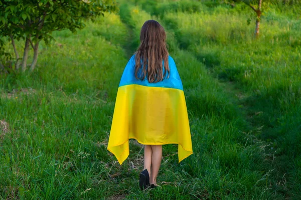 Enfant Avec Drapeau Ukrainien Patriote Arrêter Guerre Concentration Sélective Enfant — Photo