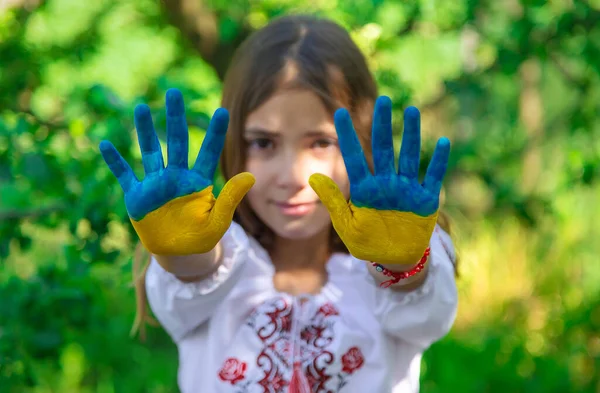 Дитяча Українська Дівчина Вишиванці Вибіркове Фокусування Малюк — стокове фото