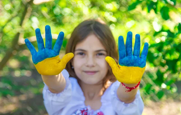 Дитяча Українська Дівчина Вишиванці Вибіркове Фокусування Малюк — стокове фото