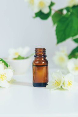 Spa salonu yasemin yağı. Seçici odaklanma. Doğa.