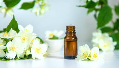 Spa salonu yasemin yağı. Seçici odaklanma. Doğa.