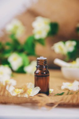 Spa salonu yasemin yağı. Seçici odaklanma. Doğa.