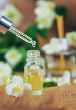 Spa salonu yasemin yağı. Seçici odaklanma. Doğa.