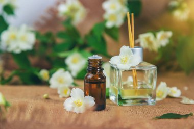 Spa salonu yasemin yağı. Seçici odaklanma. Doğa.