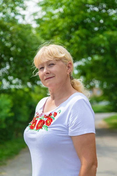 Ukrainian Woman Embroidered Shirt Selective Focus Vishivanka — Stock Photo, Image