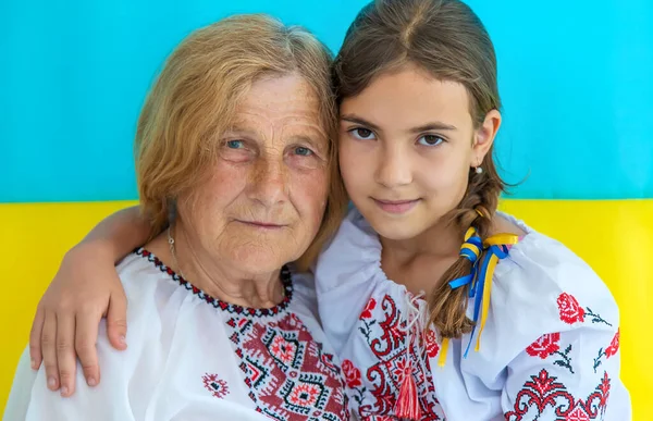 Украинская Бабушка Внучка Вышиванке Избирательный Фокус Kid — стоковое фото