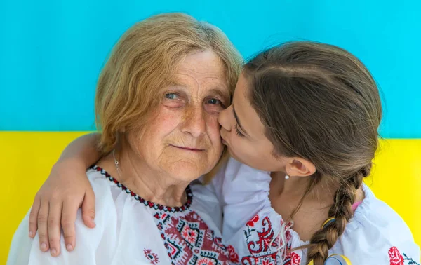 Украинская Бабушка Внучка Вышиванке Избирательный Фокус Kid — стоковое фото