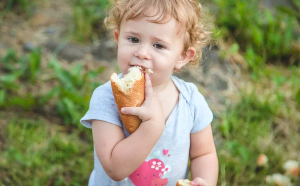 Child Eats Bread Park Selective Focus Kid — Stock Photo, Image