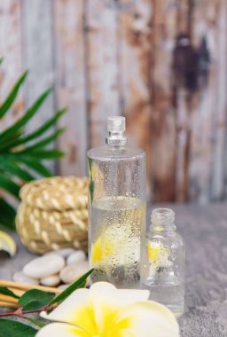 Arka plan spa kozmetik ürünleri, yağlar ve bitkiler. Seçici odaklanma. Doğa.