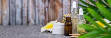 Arka plan spa kozmetik ürünleri, yağlar ve bitkiler. Seçici odaklanma. Doğa.
