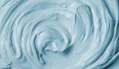 Çamur deseni vücut ve yüz için spa maskesi. Seçici odaklanma. Doğa.