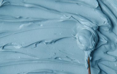 Çamur deseni vücut ve yüz için spa maskesi. Seçici odaklanma. Doğa.