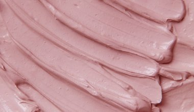 Çamur deseni vücut ve yüz için spa maskesi. Seçici odaklanma. Doğa.