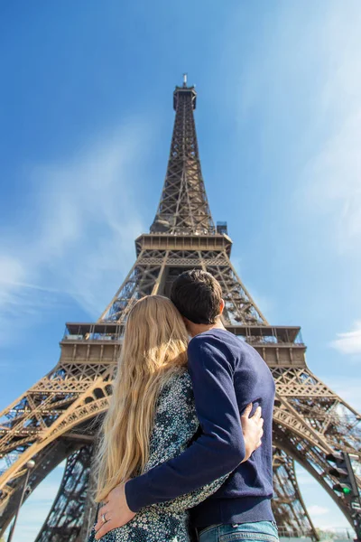 Couple Woman Man Eiffel Tower Selective Focus People — Stockfoto