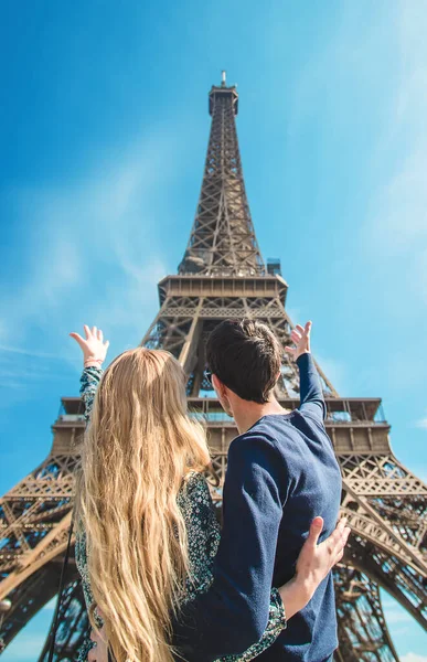 Couple Woman Man Eiffel Tower Selective Focus People — Stockfoto