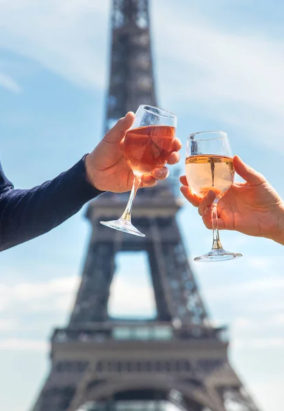 Man Woman Wine Eiffel Tower Selective Focus People — Stockfoto