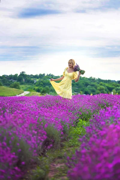 Beautiful Woman Lavender Field Selective Focus Nature — Stock Photo, Image
