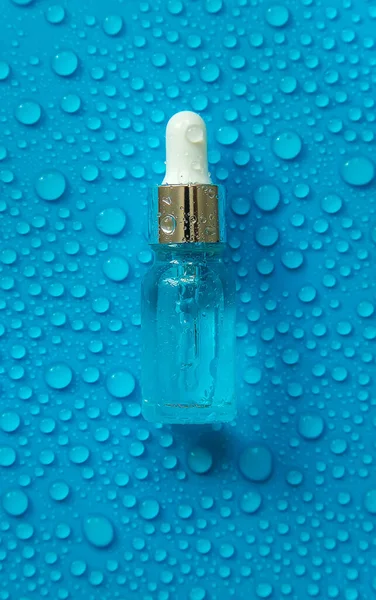 Fles Cosmetica Druppels Vloeistof Hydraterend Hyaluronzuur Selectieve Focus Kuuroord — Stockfoto