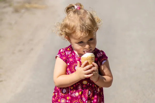 Child Eats Ice Cream Street Selective Focus Food — Photo