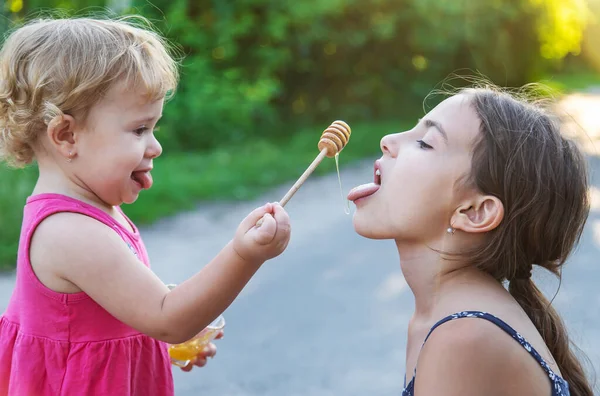 Child Eats Honey Park Selective Focus Kid — Stockfoto