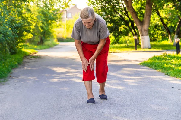 Grandmother Hurts Her Knee Road Selective Focus People — Stockfoto