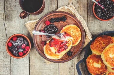 Cheesecake ev yapımı. Seçici odaklanma. Yiyecek ve içecek. Doğa.