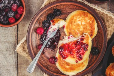 Cheesecake ev yapımı. Seçici odaklanma. Yiyecek ve içecek. Doğa.