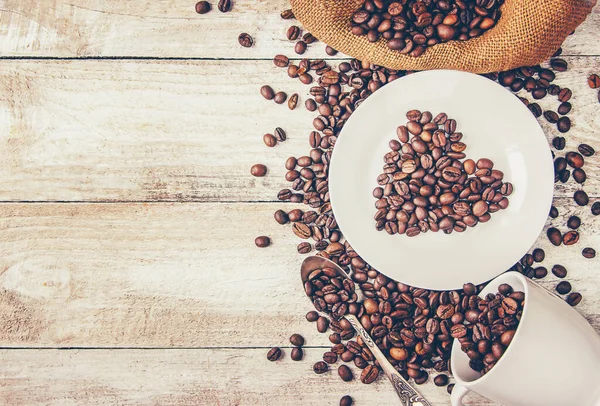 コーヒー豆 コーヒーを一杯 選択的集中 — ストック写真