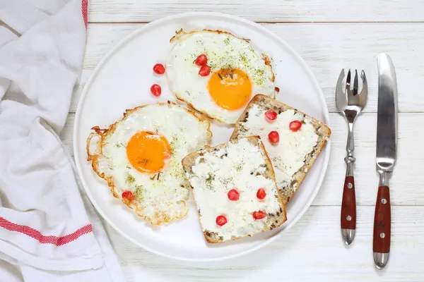 Scrambled Eggs Coffee White Background — Stock Photo, Image